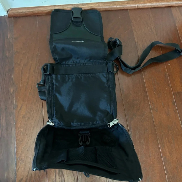 Vintage Nike 2003 2 in 1 reversible crossbody bag excellent condition black/grey - Picture 9 of 14